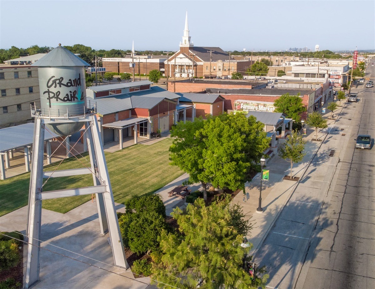 farmers-market-aerial-view