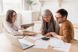 analyst showing couple their financial options in Florida